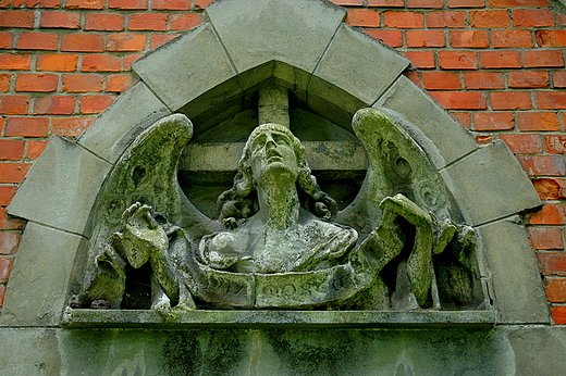 Dohobyczw -anio nad portalem kocioa parafialnego