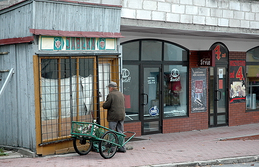 Hrubieszw - lokalny biznesmen, lokalny biznes czyli pawilon z jabkami