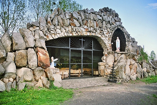 Sanktuarium Matki Boej Bolesnej Pani Ziemi witokrzyskiej