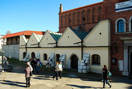 Krakowski Kazimierz. Przed synagog Star.