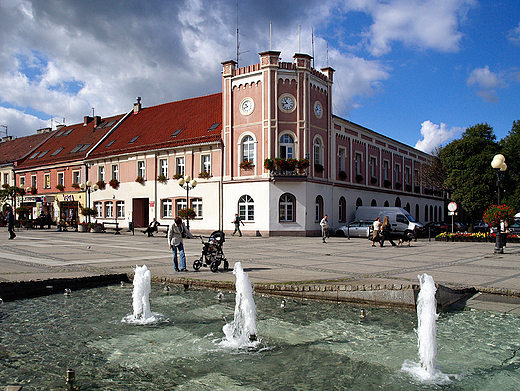 Mikoow. Rynek z budynkiem Urzdu Miasta.