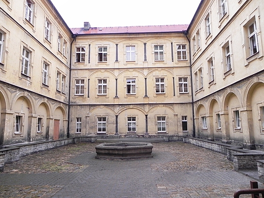Prszkw.Dziedziniec zamku rodu Prszkowskich z 1563r.
