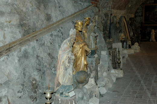 Wilica - lapidarium w piwnicach domu Dugosza