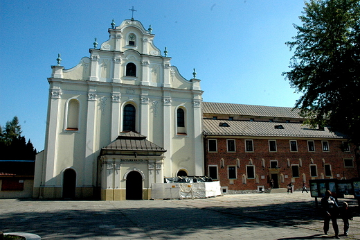 Krakw Mogia - fronton kocioa klasztornego