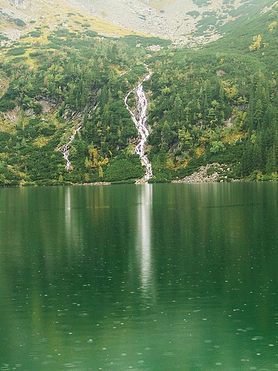 Morskie Oko w deszczu