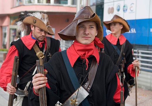 Kielce - muszkieterzy z grupy historycznej rekonstrukcji