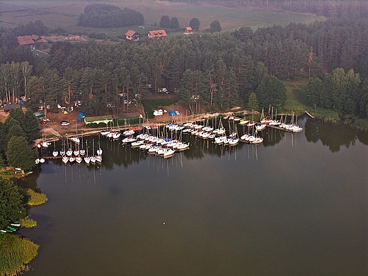 jez. Nidzkie port Karwica o poranku