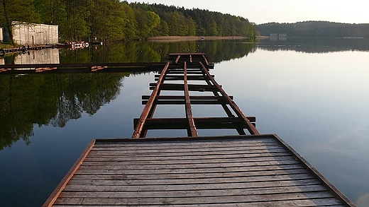 Nieukoczony pomost. Jezioro Pluszne