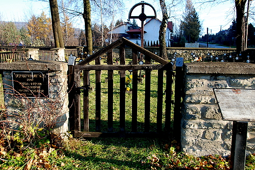 Cmentarz wojenny nr 71 w osiach