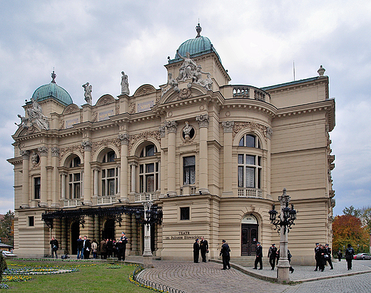 Krakw. Fronton Teatru im. Sowackiego.