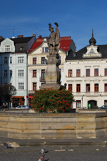 Fontanna z figur w. Floriana na Rynku.