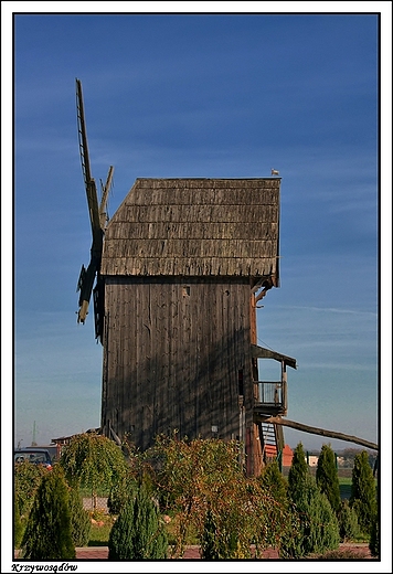 Krzywosdw - drewniany wiatrak z 1883 roku