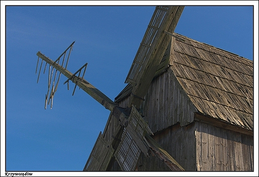 Krzywosdw - drewniany wiatrak z 1883 roku