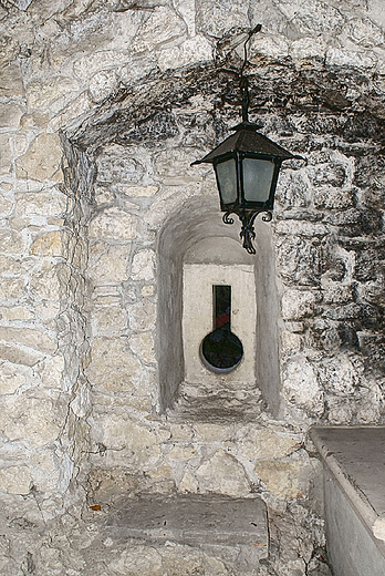 Zamek w Korzkwi - XIVw.- element architektoniczny