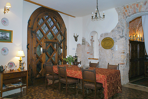 Zamek w Korzkwi - XIVw.- recepcja hotelowa