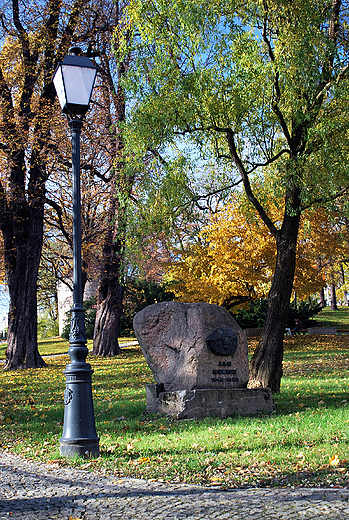 Wzgrze Zamkowe. Pomnik Jana Kubisza.