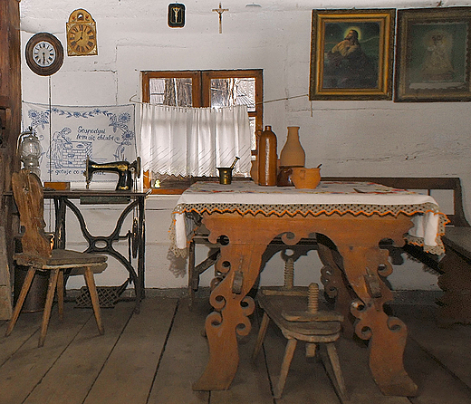Skansen Zagroda Wsi Pszczyskiej w Pszczynie - chaupa mieszkalna z Grzawy z 1831r.