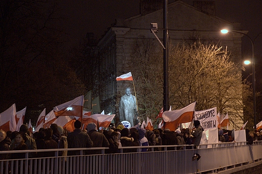 11 listopada pod pomnikiem Dmowskiego  - Plac na Rozdrou