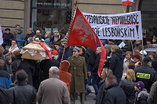 11 listopada, pod pomnikiem Marszaka