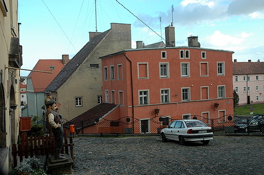 Lubomierz - placyk przed muzeum