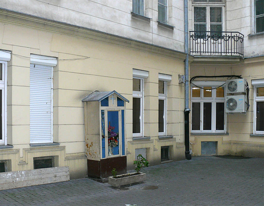 Warszawa. Kapliczka na budynku przy ul. Koszykowej 59.