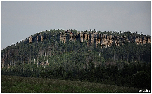 Szczeliniec Wielki i schronisko