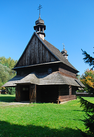 Grnolski Park Etnograficzny-zabytkowy drewniany koci z Nieboczw.