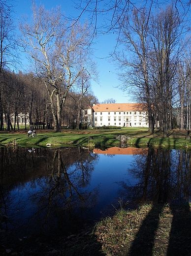 Park zamkowy w Suchej Beskidzkiej.