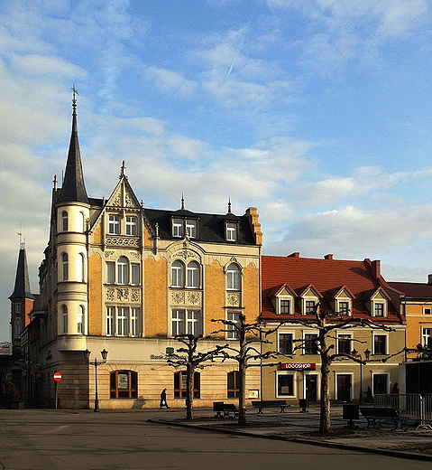 Zabytkowa kamienica w rynku.