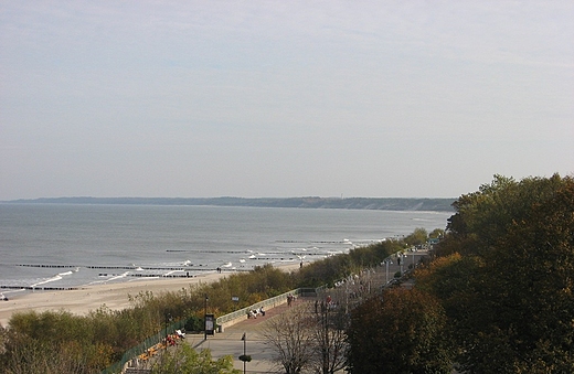 Widok z latarni morskiej na promenad. Ustka