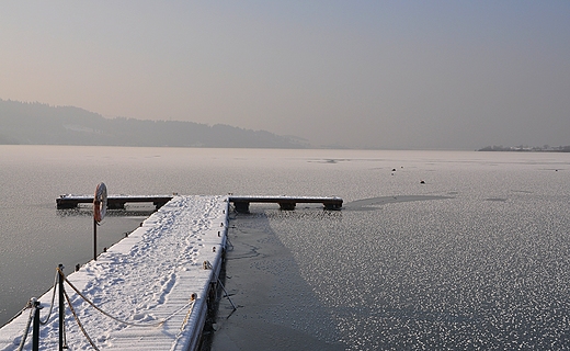 Jezioro czorsztynskie w zimowej szacie