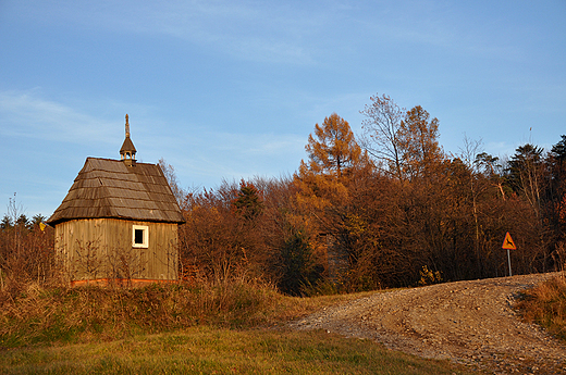 Kapliczka przy drodze do Kielc. Krajno