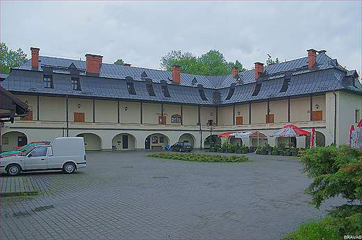 Zamek w Koczycach Maych - dziedziniec zamkowy - cykl Zamki nad Piotrwk