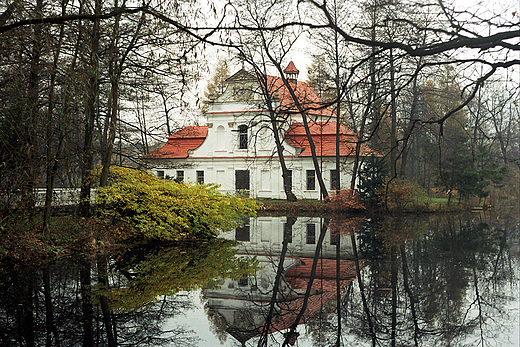 Barokowy kociek na wodzie. Zwierzyniec