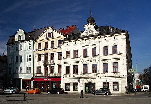 Rynek z Domem Narodowym.