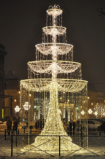 Krakowskie Przedmiecie - dekoracje wiateczne w niegu