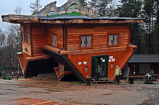 Szymbark Skansen dom do gry nogami