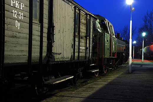 Skansen kolejowy w Chabwce noc