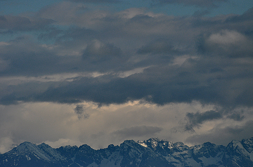 Tatry widziane z tarasu bacwki PTTK na Maciejowej. Gorce