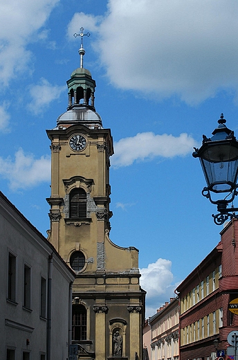 Wiea barokowego kocioa pofranciszkaskiego.