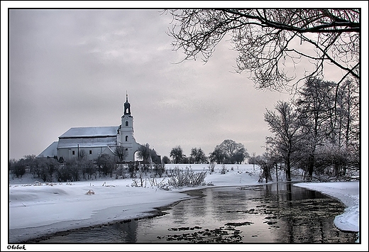 Ołobok - pocysterski kościół p.w. Jana Ewangelisty w zimowej szacie (zdjęcie wykonane od strony rzeki Ołobok)