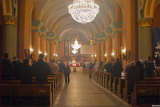 Bielsko Biaa noc - wntrze katedry w. Mikoaja