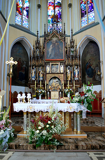 Neogotycki otarz w kociela w. Jana Chrzciciela.