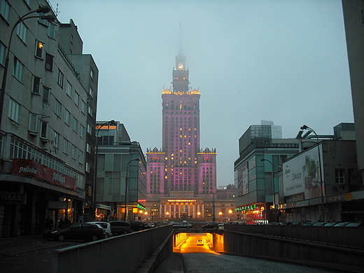 Warszawa. Paac Kultury i Nauki od strony Domw Centrum.