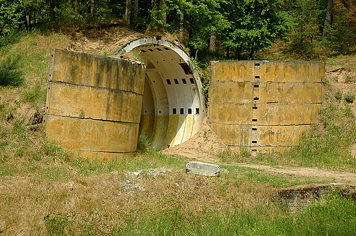 Brzeźnica - wjazd do bunkra