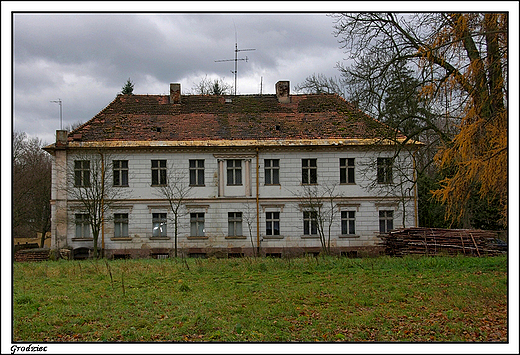 Grodziec - paac neoklasycystyczny z ok. 1810 r.