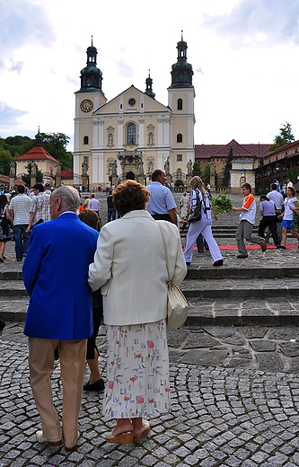 Para na procesji w Kalwarii Zebrzydowskiej