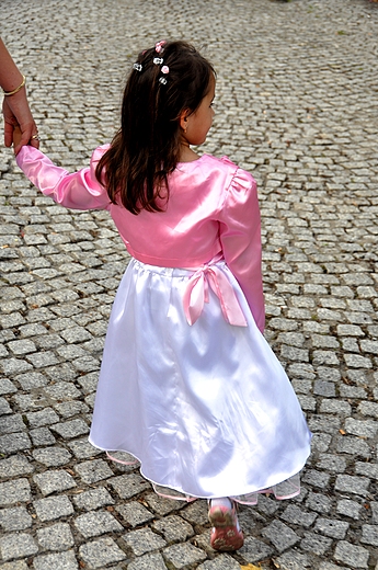 Dziewczynka z procesji w Kalwarii Zebrzydowskiej