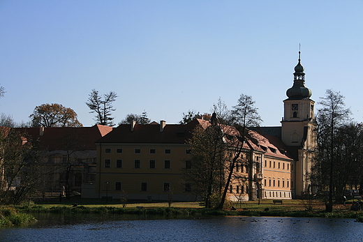 widok na klasztor cystersw