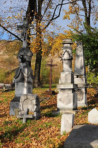 Piczw - Stary Cmentarz lapidarium rzeby nagrobkowej